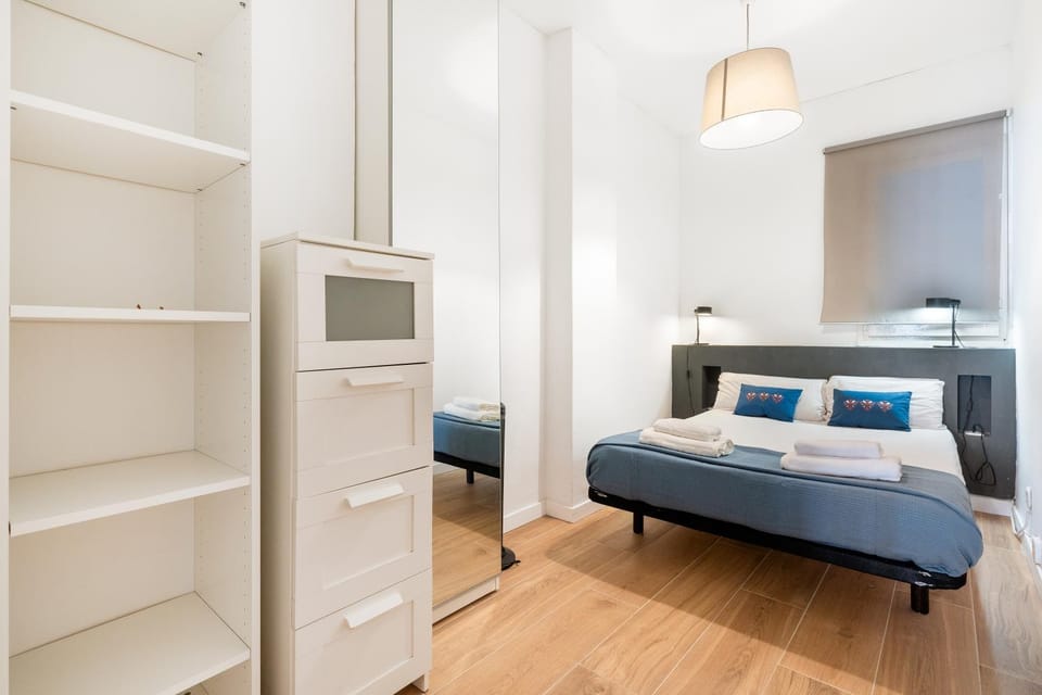 Big Central Barcelona Flat - 4BR for 7 Apartment in Barcelona