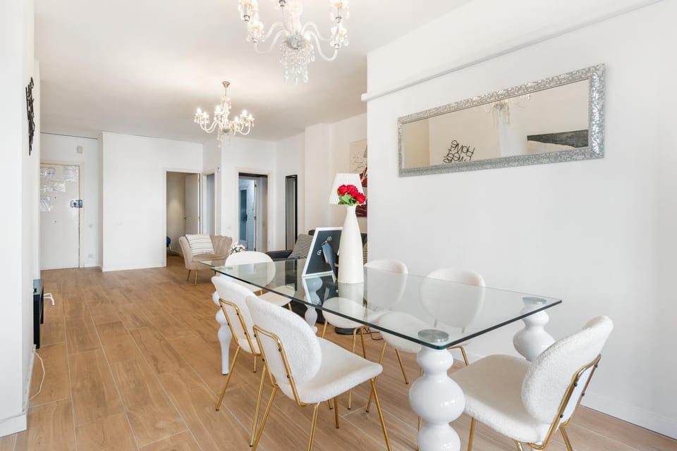 Big Central Barcelona Flat - 4BR for 7 Apartment in Barcelona