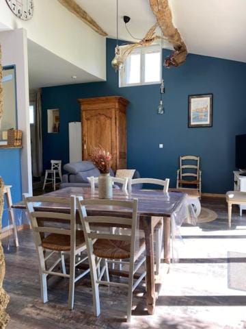 Place des Amis, un été à la campagne House in Nouvelle-Aquitaine