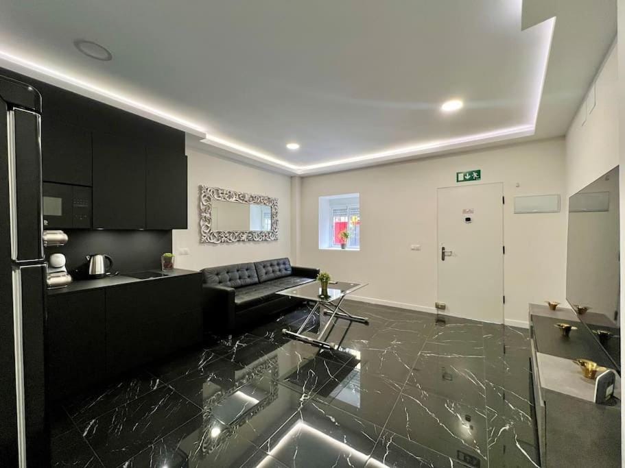 TV and multimedia, Kitchen or kitchenette, Seating area, microwave, stove, air conditioner