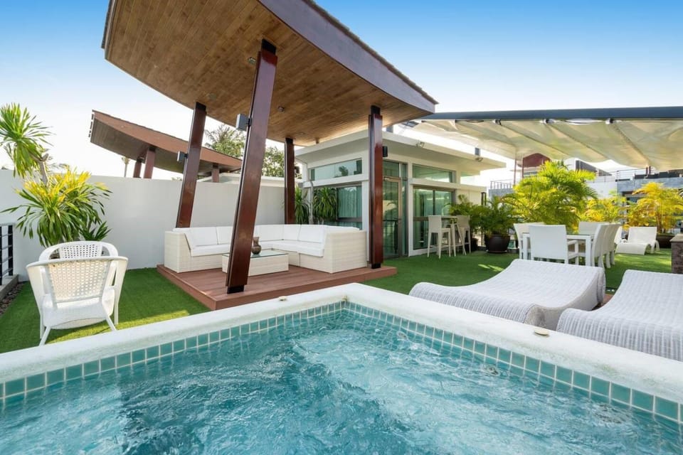 Patio, Day, BBQ facilities, Garden, Seating area, Dining area, Garden view, Pool view, Swimming pool, sunbed
