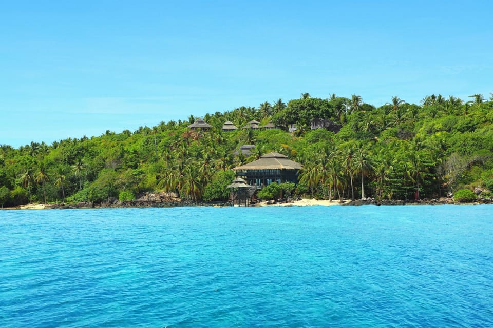 Communal lounge/ TV room, Facade/entrance, Bird's eye view, Balcony/Terrace, Beach