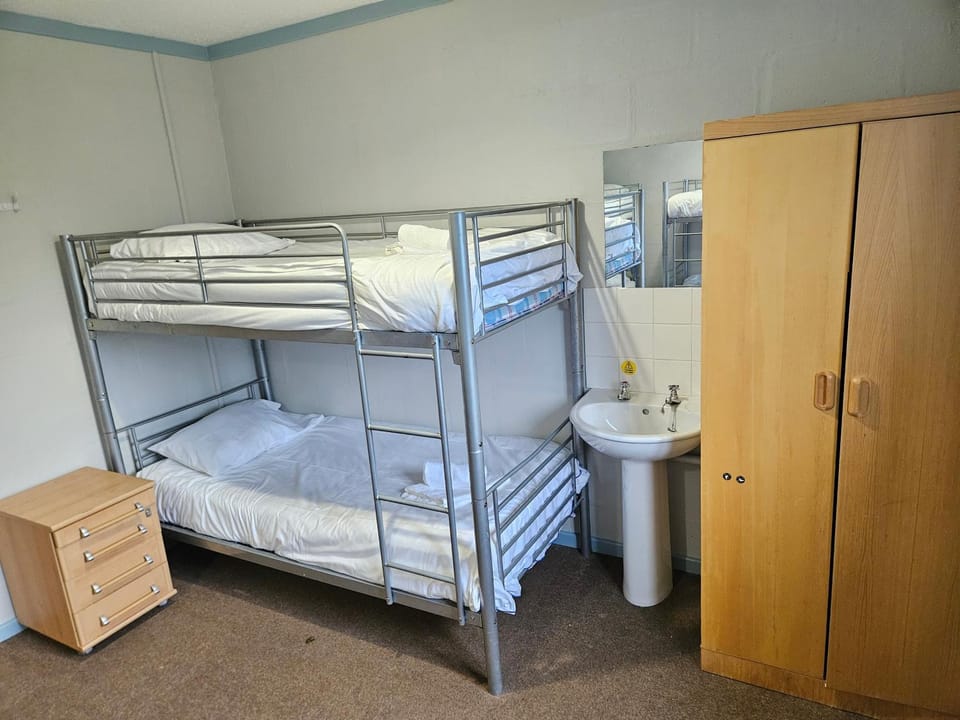 Rural Group Lodging 19 rooms 83 beds Games room House in Wales