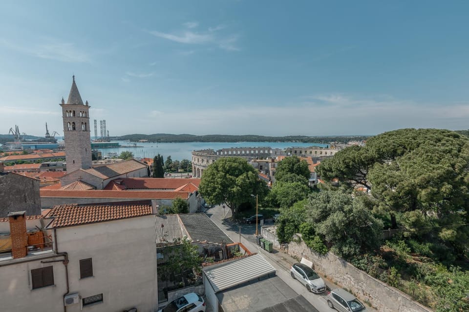 Day, Neighbourhood, Bird's eye view, City view, Street view, Location