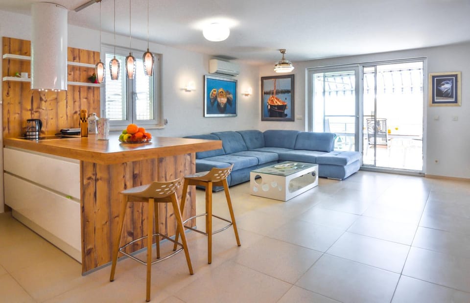 Kitchen or kitchenette, Living room, Seating area