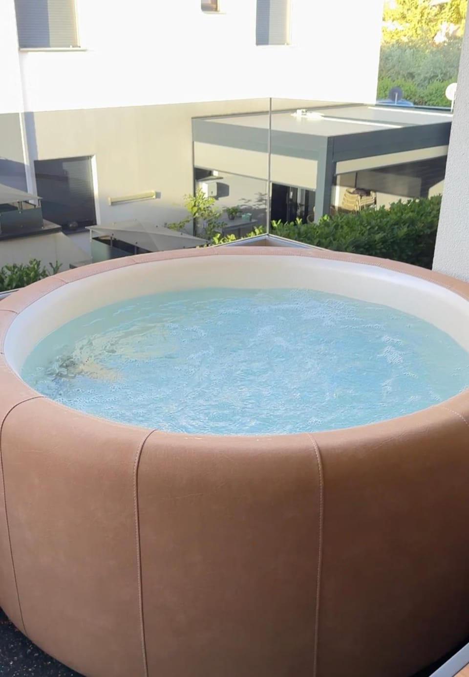 Property building, Day, Swimming pool