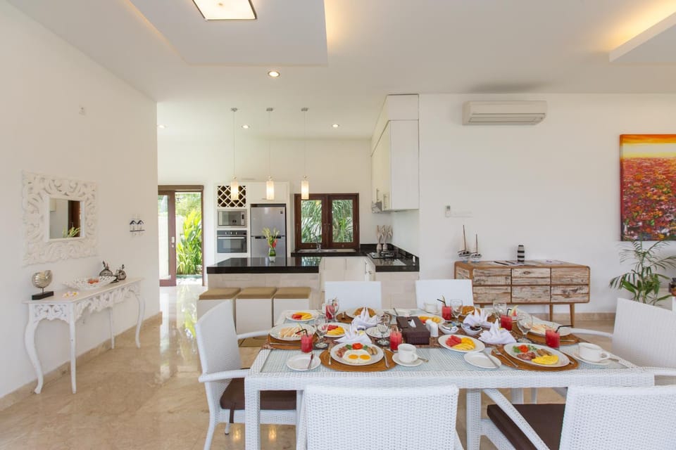 Dining area, Breakfast