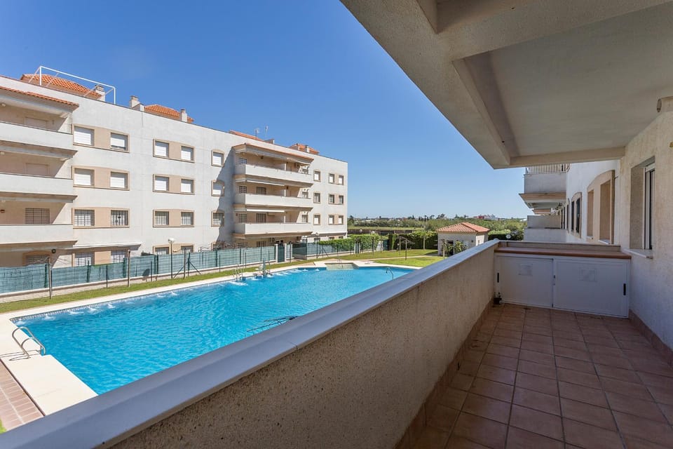 Property building, Balcony/Terrace, Pool view, Swimming pool