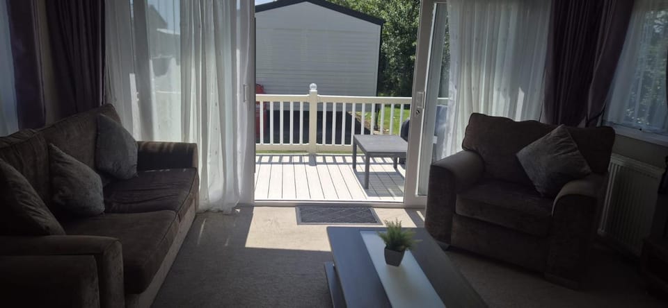 3 Bedroom caravan St osyth beach holiday park with free WiFi and parking Apartment in Tendring District