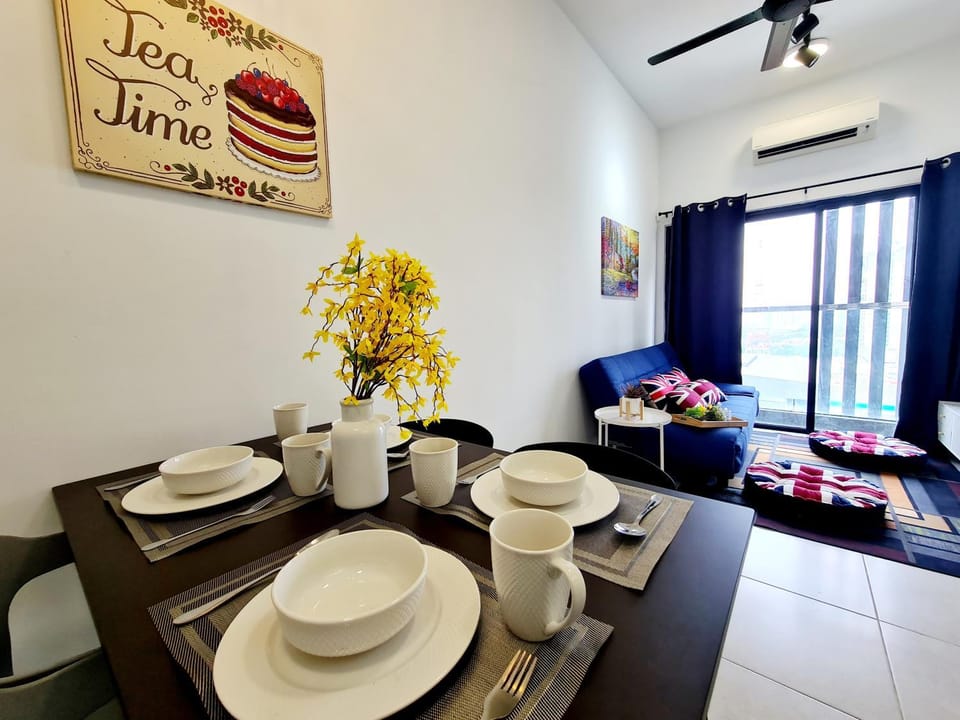 Living room, Seating area, Dining area, fireplace, air conditioner