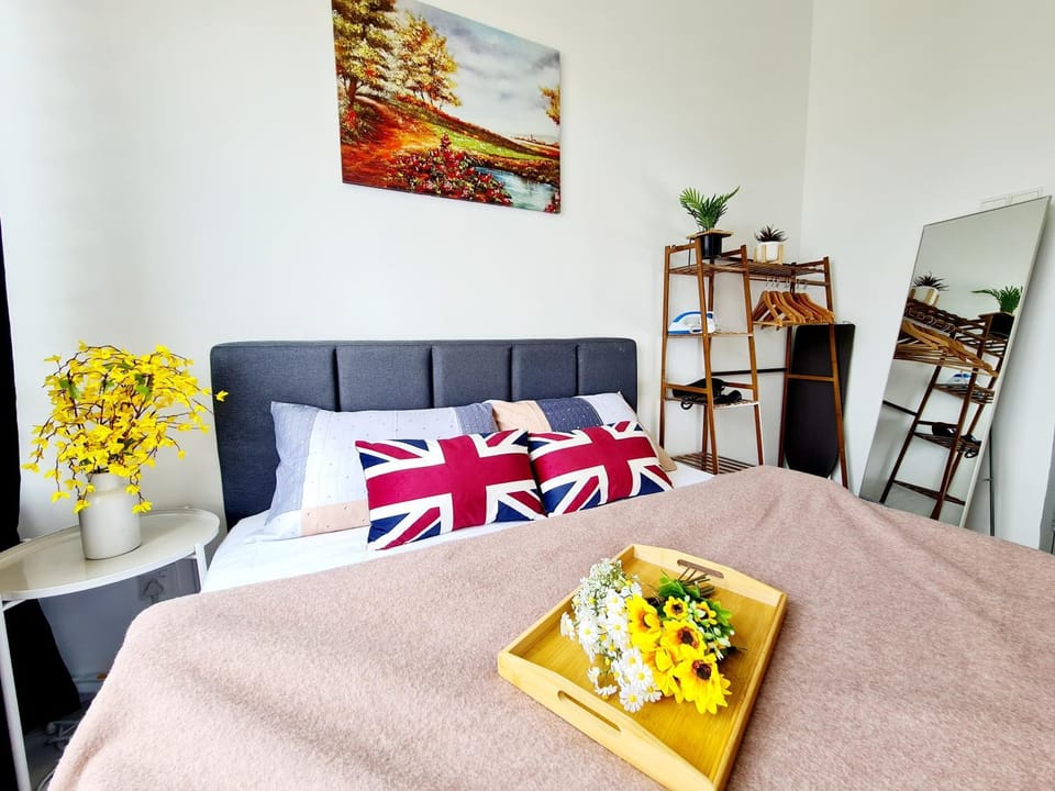Bed, Photo of the whole room, Bedroom