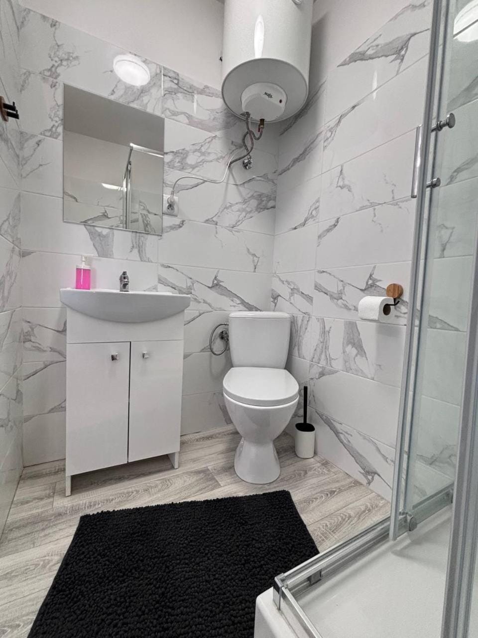 Shower, Toilet, Bathroom, towels