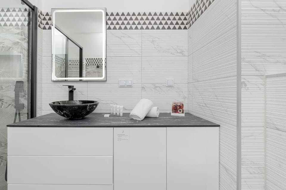 Bathroom, towels