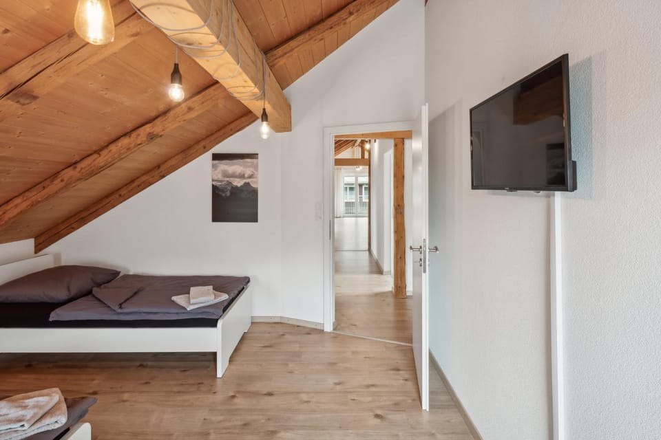 Bed, TV and multimedia, Photo of the whole room, Evening entertainment, Bedroom