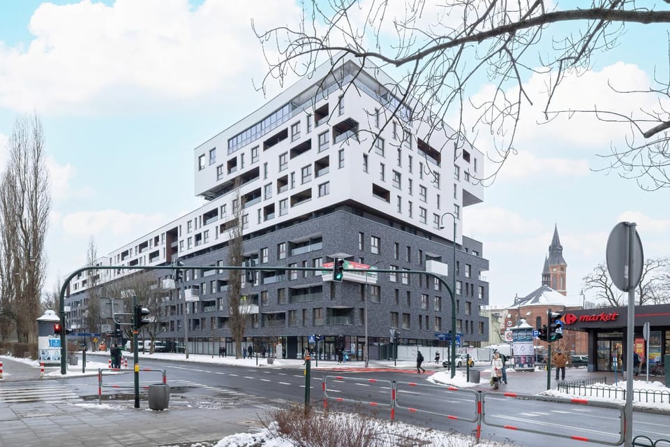 Property building, Day, Neighbourhood, Location