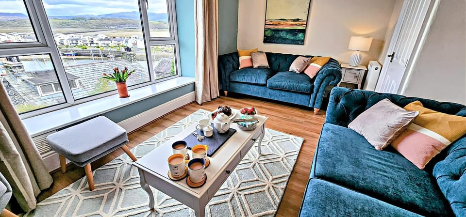 Harbour & Mountain Views, Porthmadog House, Sleeps 9, 4 Bedrooms, Two and Half Bathrooms House in Porthmadog