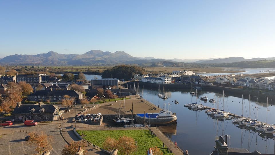 Harbour & Mountain Views, Porthmadog House, Sleeps 9, 4 Bedrooms, Two and Half Bathrooms House in Porthmadog