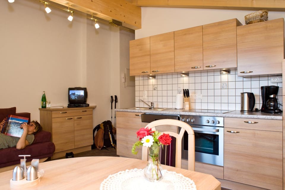 TV and multimedia, View (from property/room), Kitchen or kitchenette, Living room, Dining area, Food