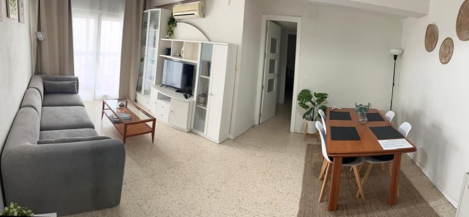 Communal lounge/ TV room, Seating area, Dining area