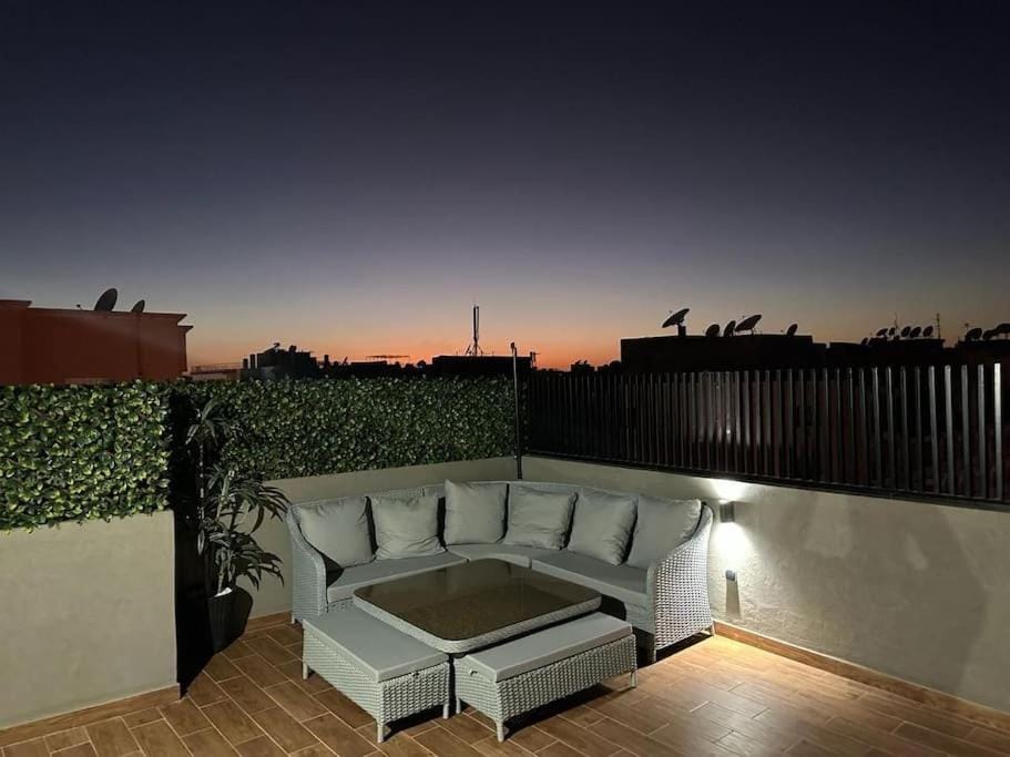 Patio, View (from property/room), Balcony/Terrace, Living room, Seating area