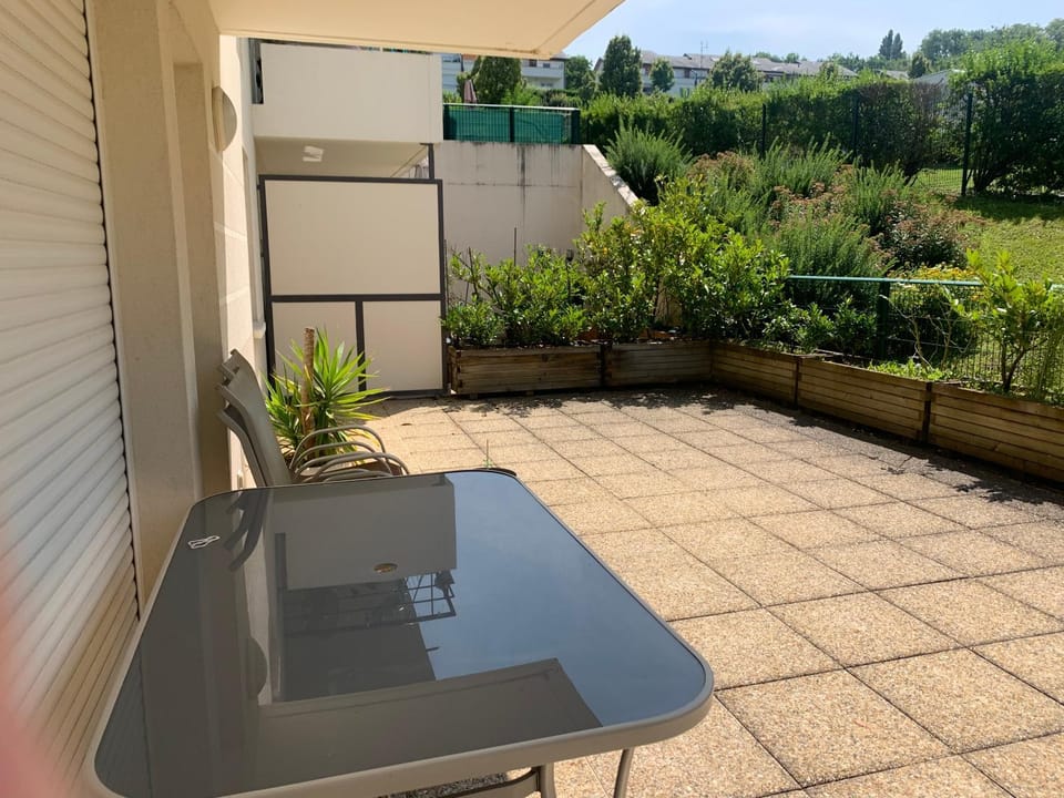 Logement avec grande terrasse. Apartment in Annemasse