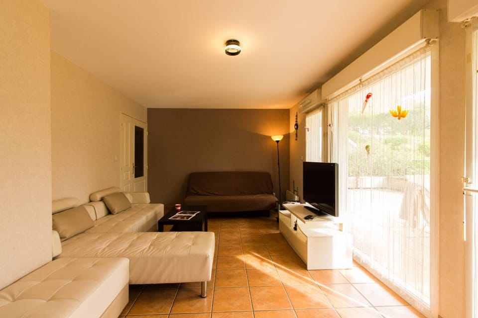 Logement avec grande terrasse. Apartment in Annemasse