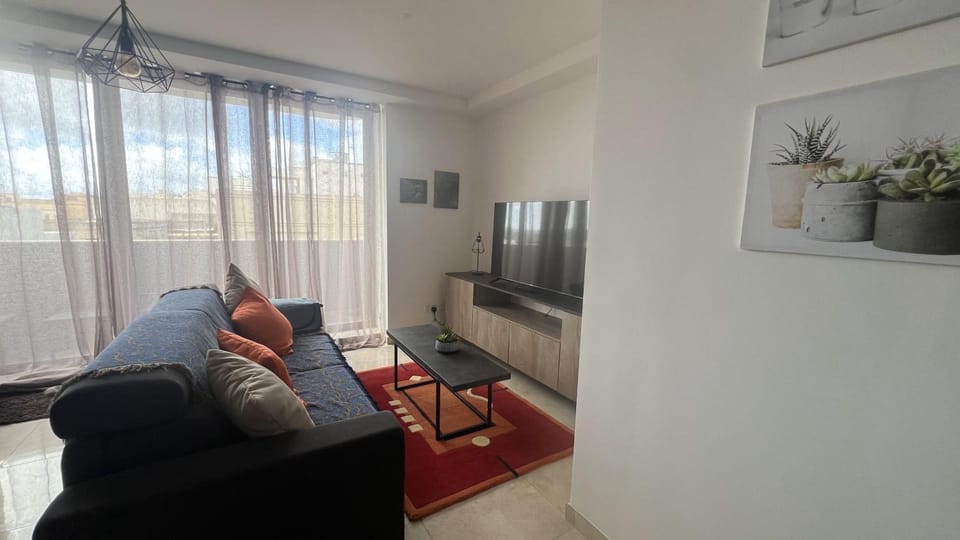 Communal lounge/ TV room, TV and multimedia, Living room, Seating area, Evening entertainment