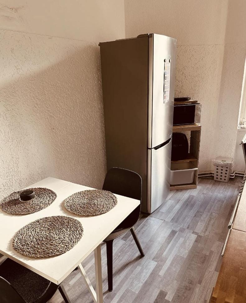 Bright 20sqm Room with Bay Window near Schönhauser Allee Vacation rental in Berlin