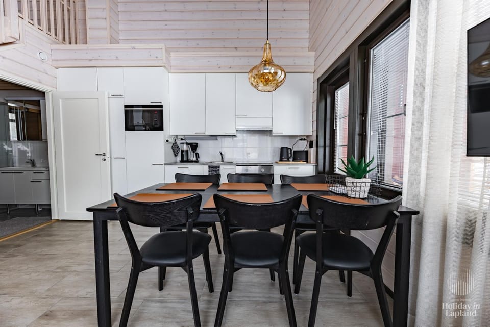 Dining area, kitchen