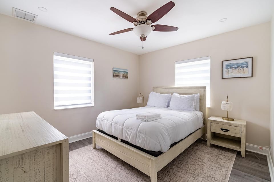 Bed, Bedroom, fireplace
