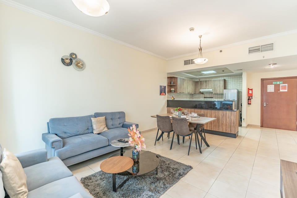 Kitchen or kitchenette, Seating area