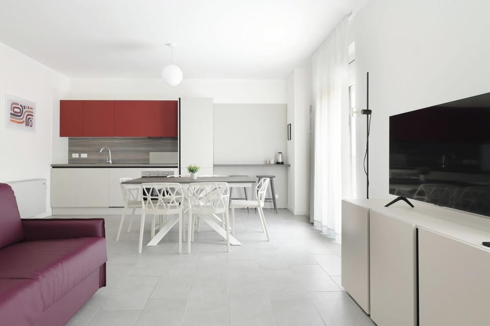 TV and multimedia, Kitchen or kitchenette, Living room, Seating area, Dining area