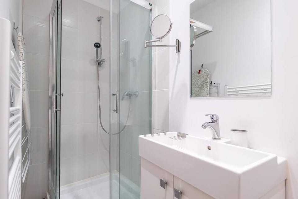 Shower, Bathroom, towels