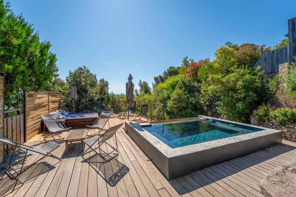 Patio, Spring, Day, Natural landscape, Garden, Garden view, Pool view, Swimming pool, sunbed