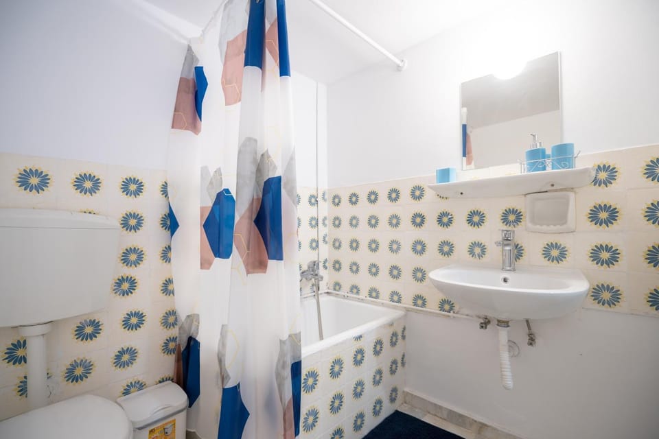 Bath, towels