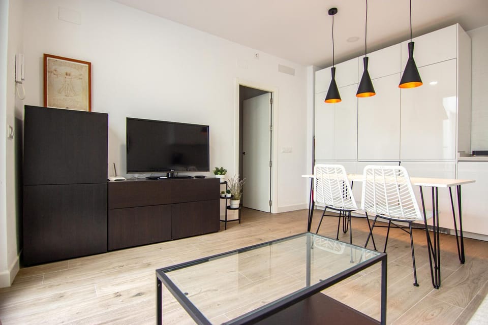 TV and multimedia, Seating area, Dining area