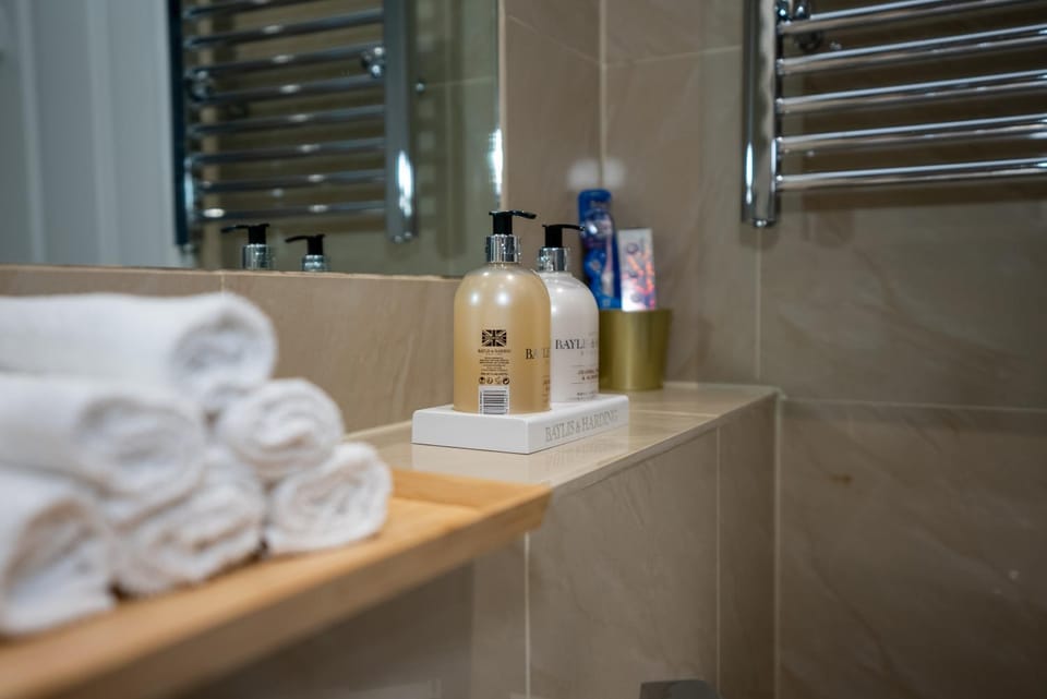 Bathroom, towels