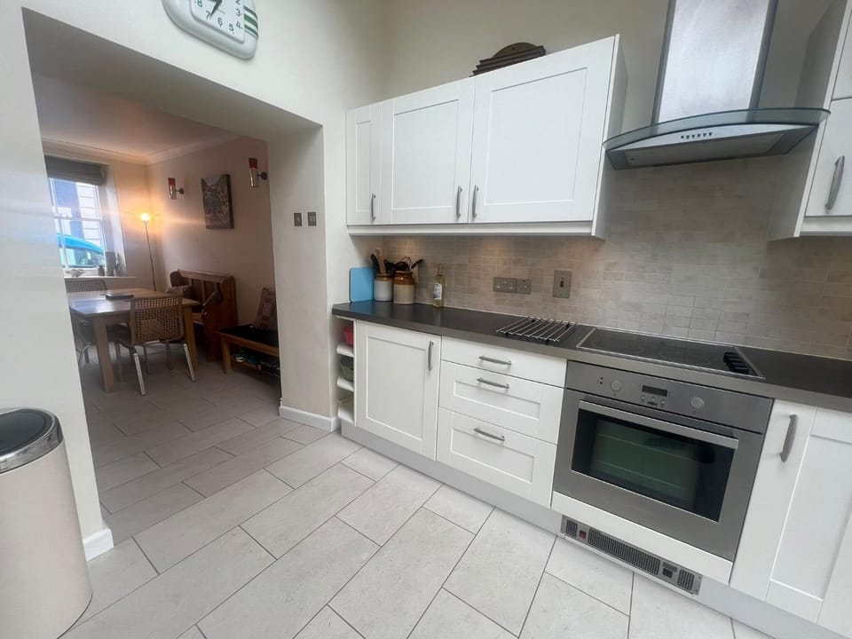 Kitchen or kitchenette, Food, Dinner