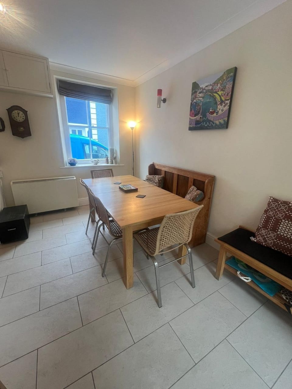 Seating area, Dining area, Entertainment, Dinner, Family