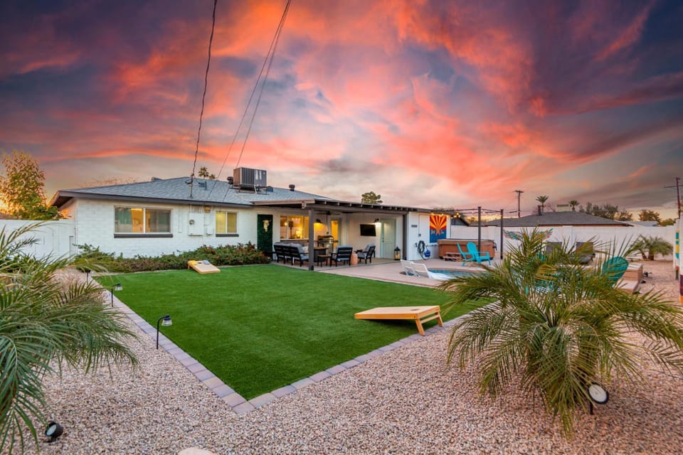 Modern SW Family Retreat-Pool-Hot Tub-Firepit House in Scottsdale