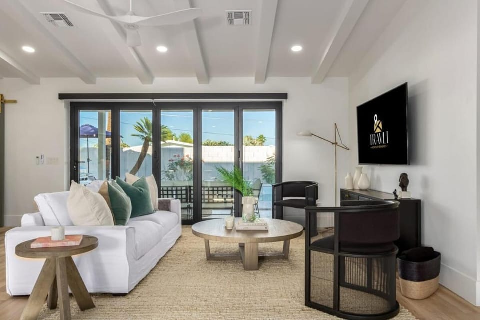 LUX Family Retreat-FREE Htd Pool-3 En-Suites House in Scottsdale