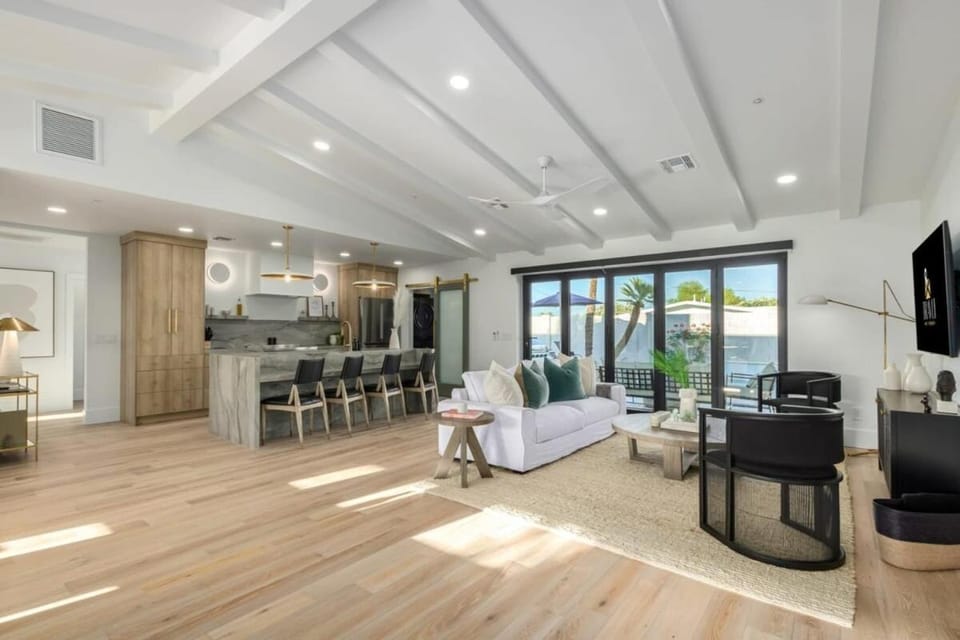 LUX Family Retreat-FREE Htd Pool-3 En-Suites House in Scottsdale