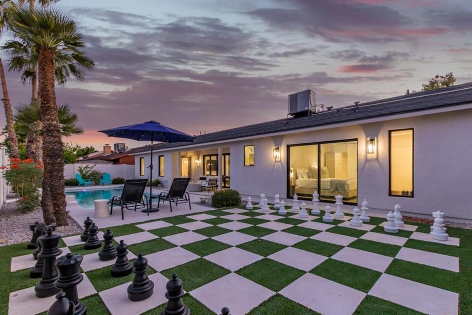 LUX Family Retreat-FREE Htd Pool-3 En-Suites House in Scottsdale