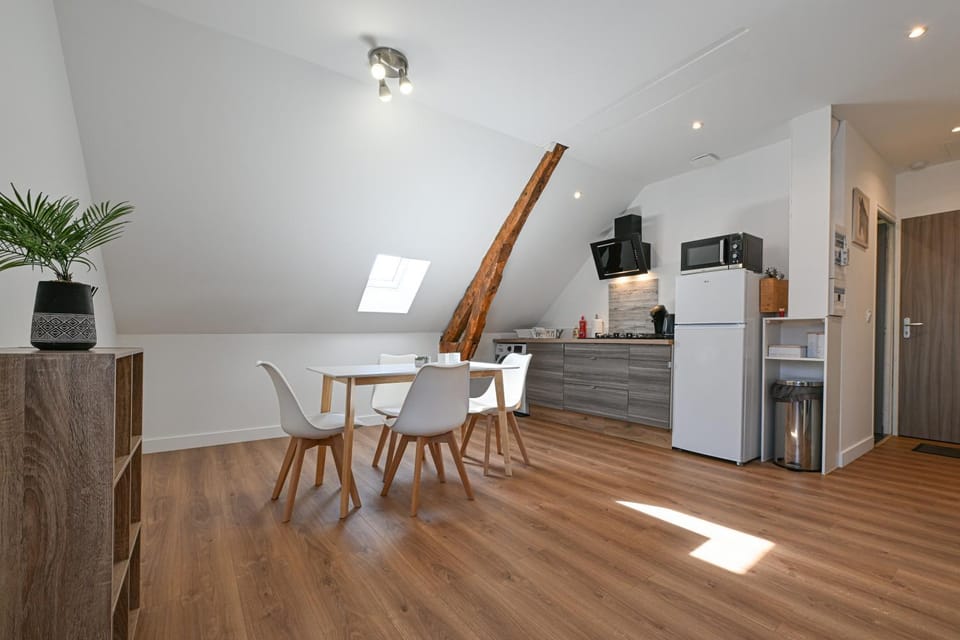 Dining area, kitchen