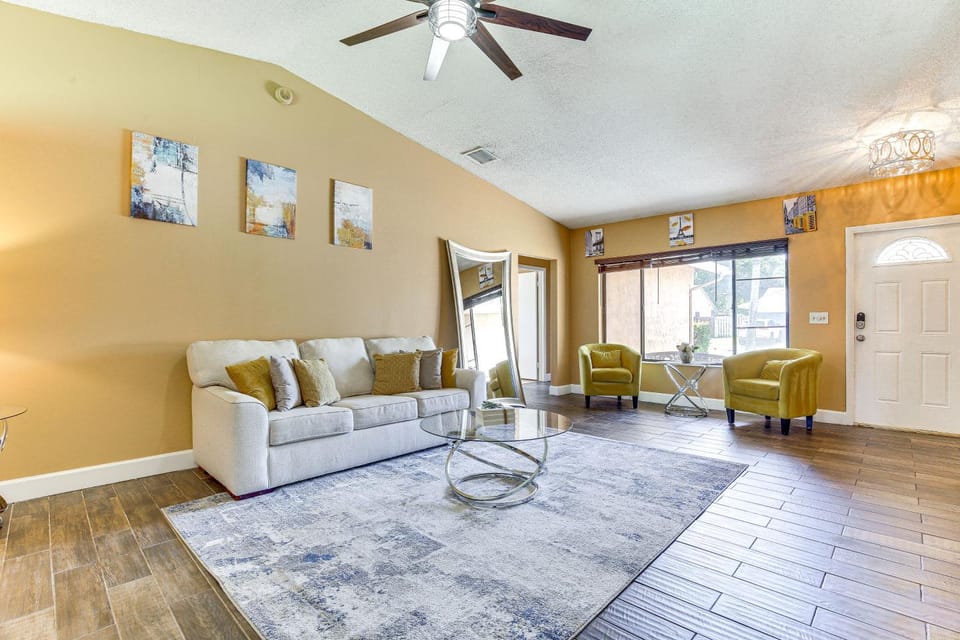 Near Beaches: Pet-Friendly Sunrise Escape w/ Patio House in Tamarac