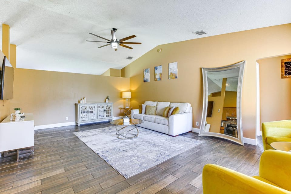 Near Beaches: Pet-Friendly Sunrise Escape w/ Patio House in Tamarac