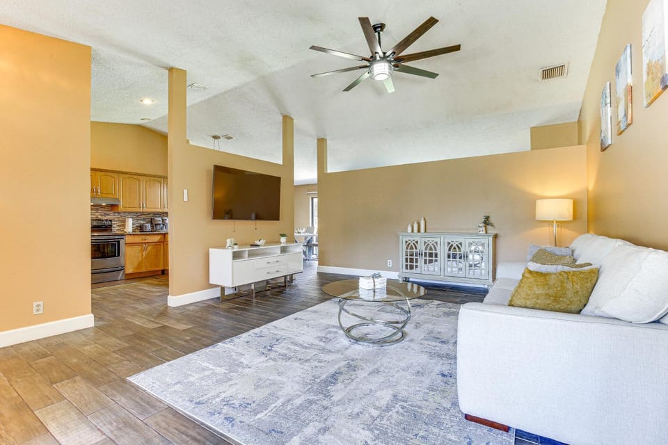Near Beaches: Pet-Friendly Sunrise Escape w/ Patio House in Tamarac