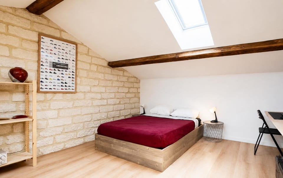 Photo of the whole room, Seating area, Bedroom