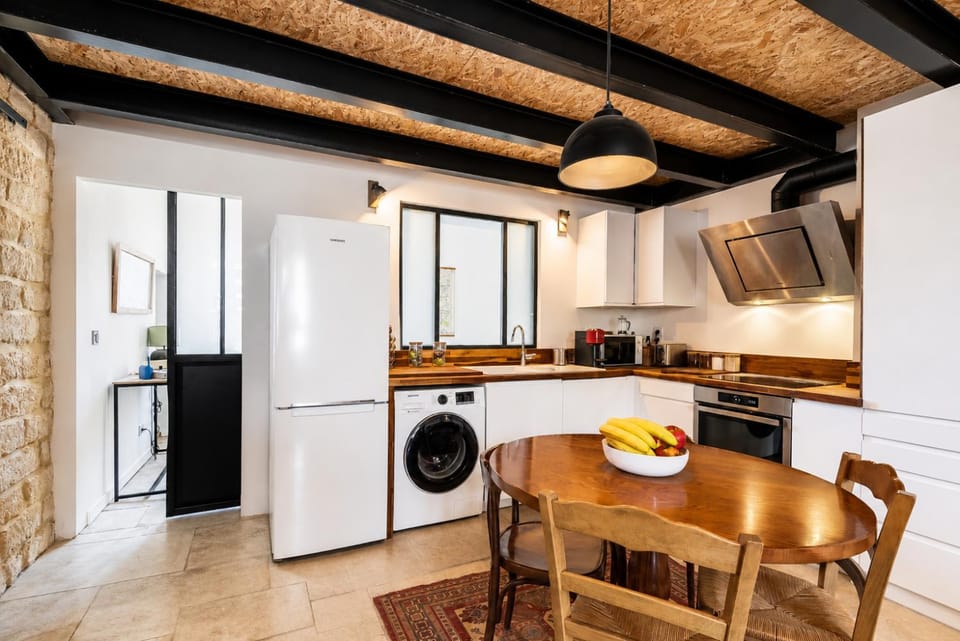 Coffee/tea facilities, Dining area, dishwasher, oven, washing machine, kitchen