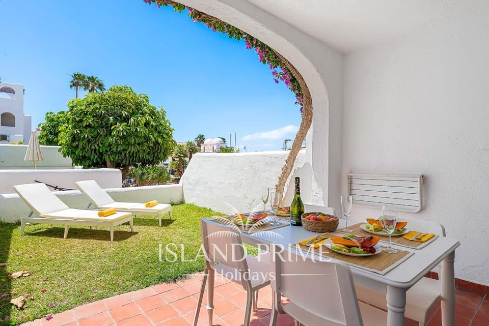 Patio, Garden, Dining area, sunbed